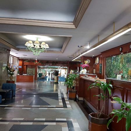 The Park Hotel Sukhumvit 7 Bangkok Exterior foto
