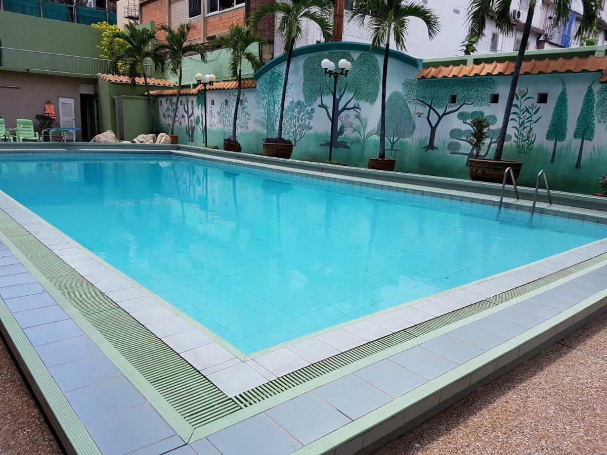 The Park Hotel Sukhumvit 7 Bangkok Exterior foto