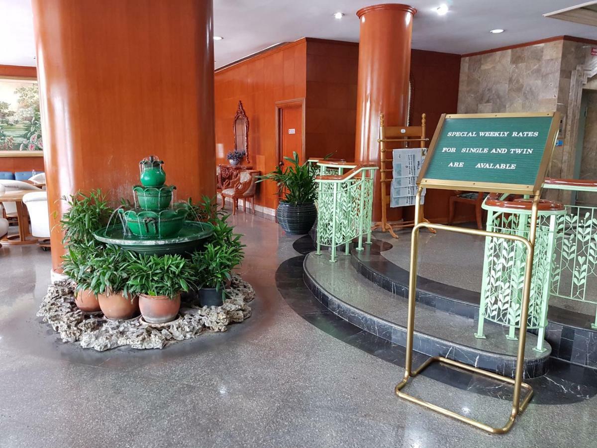 The Park Hotel Sukhumvit 7 Bangkok Exterior foto