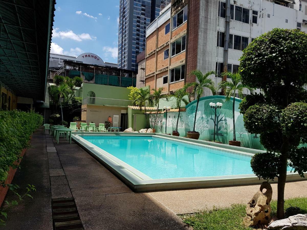 The Park Hotel Sukhumvit 7 Bangkok Exterior foto