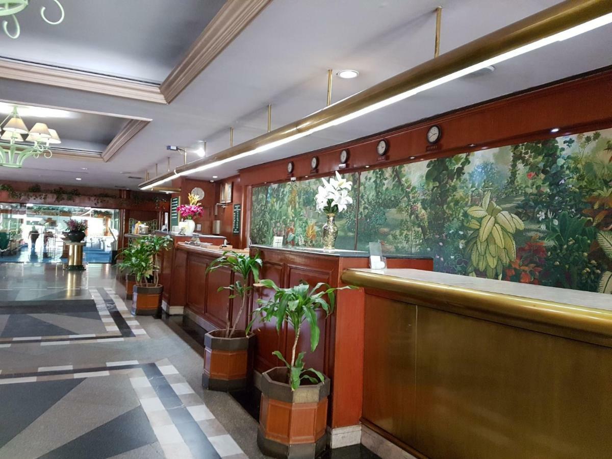The Park Hotel Sukhumvit 7 Bangkok Exterior foto