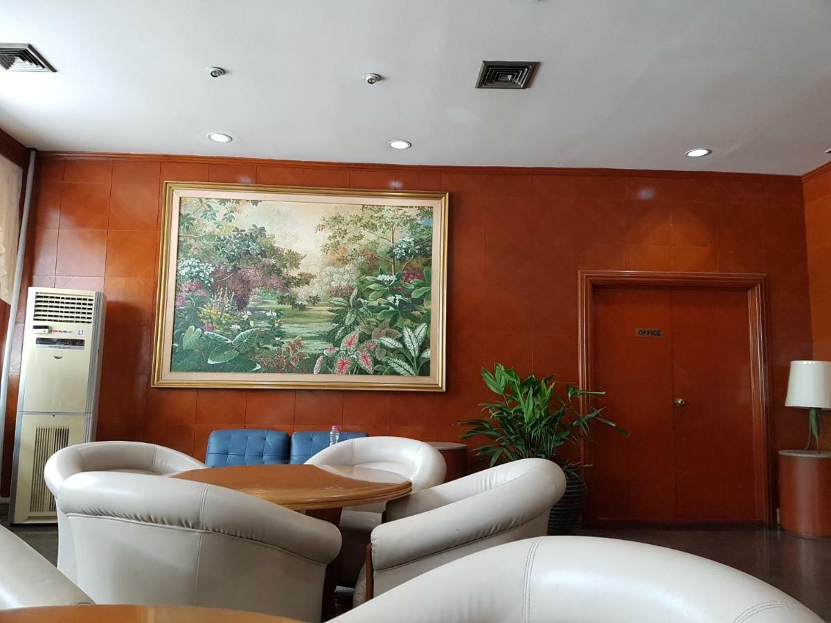 The Park Hotel Sukhumvit 7 Bangkok Exterior foto