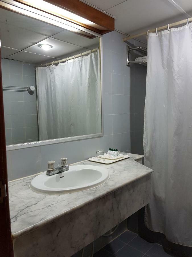 The Park Hotel Sukhumvit 7 Bangkok Exterior foto